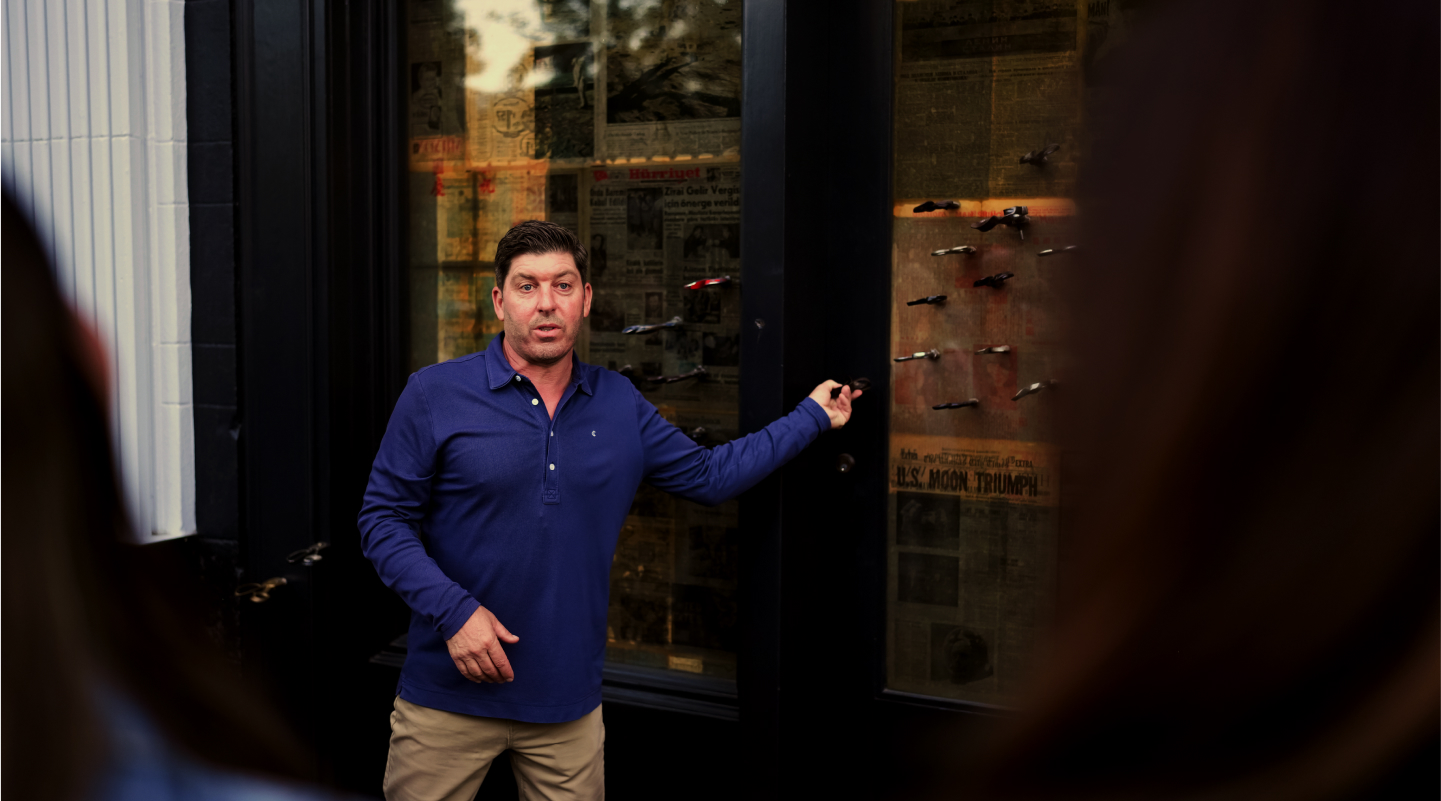 Creative Director and Winemaker, Dave Phinney in front of Scissors Experience